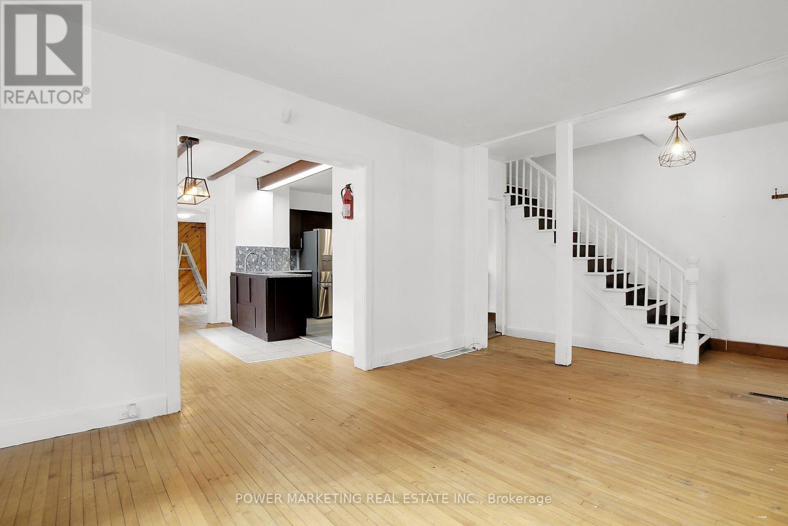 28 MONTAGUE STREET - 11