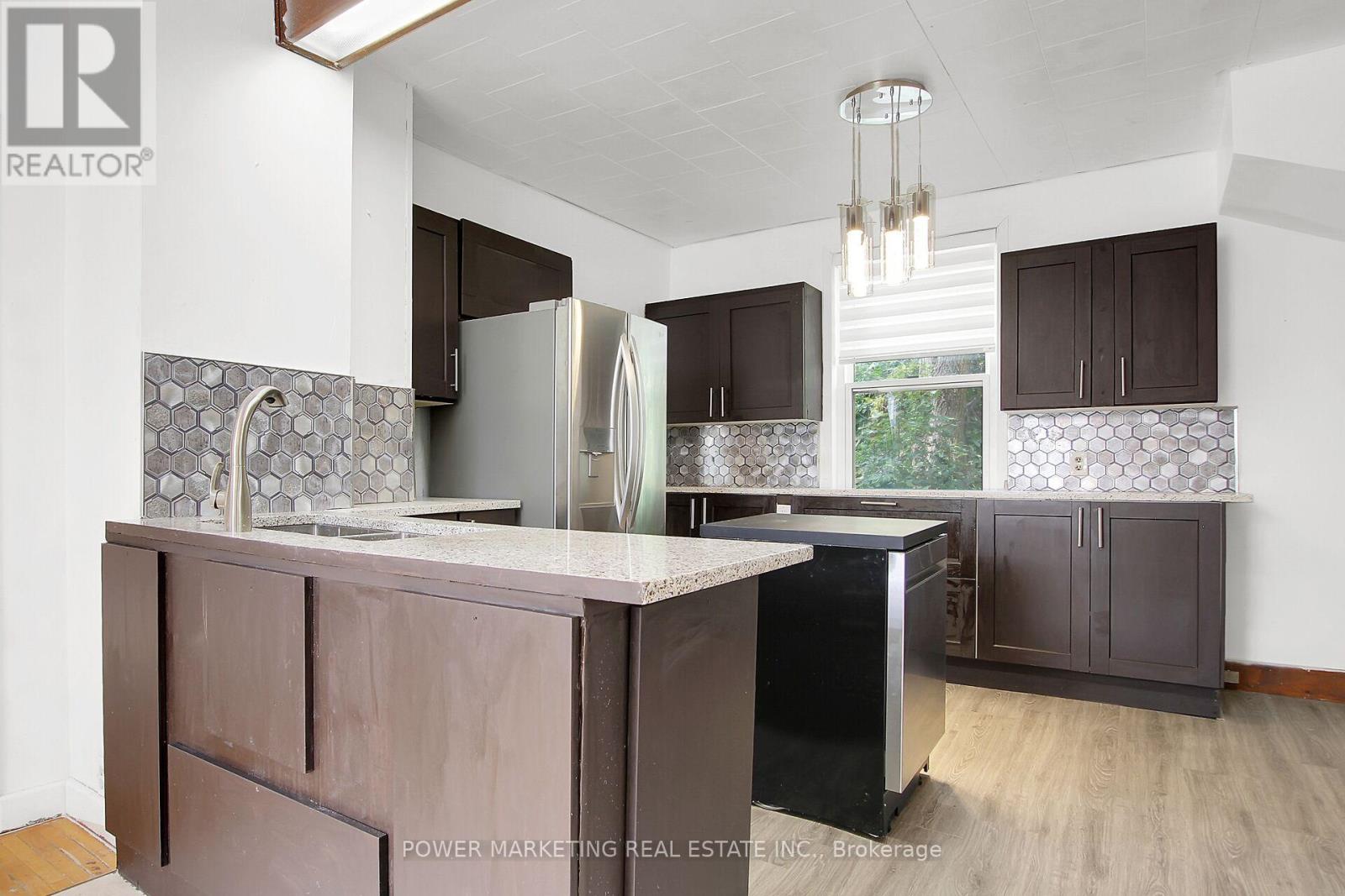 28 MONTAGUE STREET - Image 12