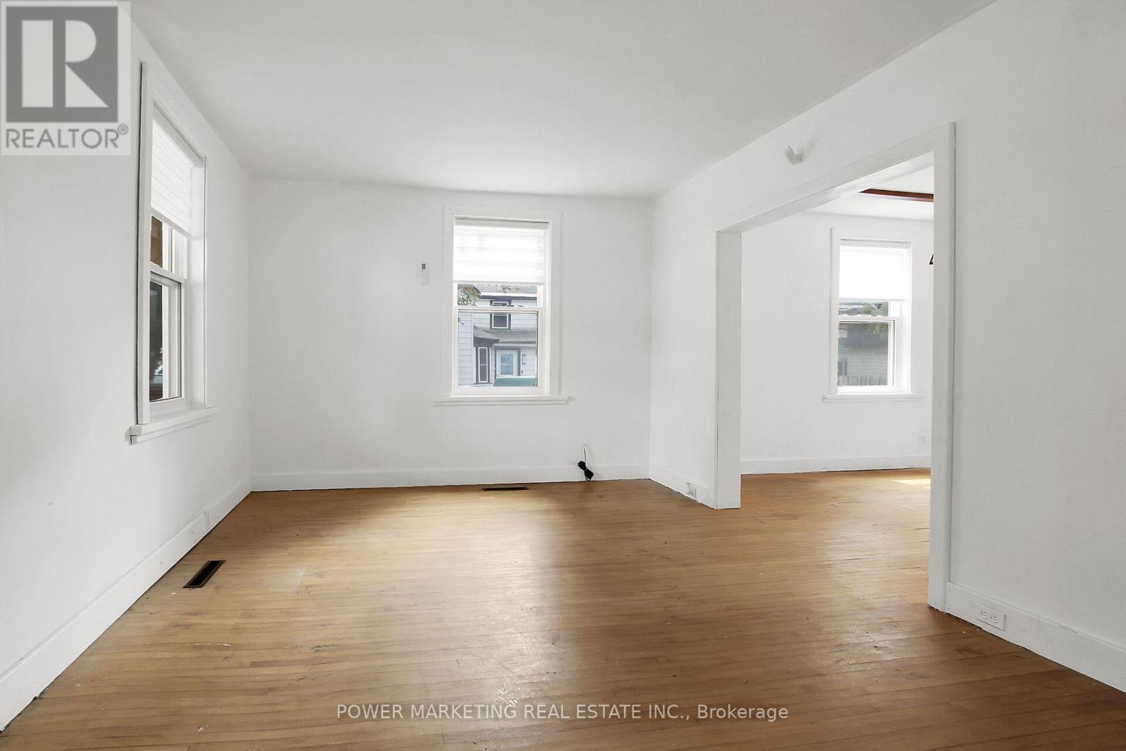 28 MONTAGUE STREET - Image 9