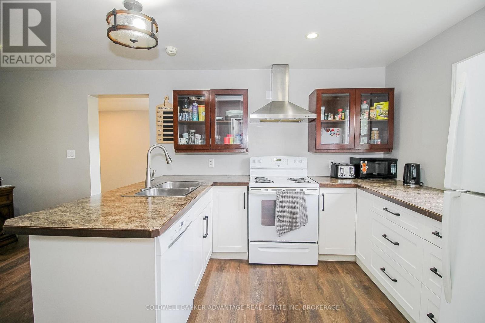 3747 BOWEN ROAD - 11