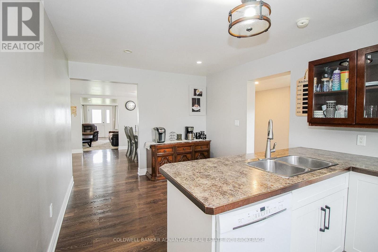 3747 BOWEN ROAD - 12