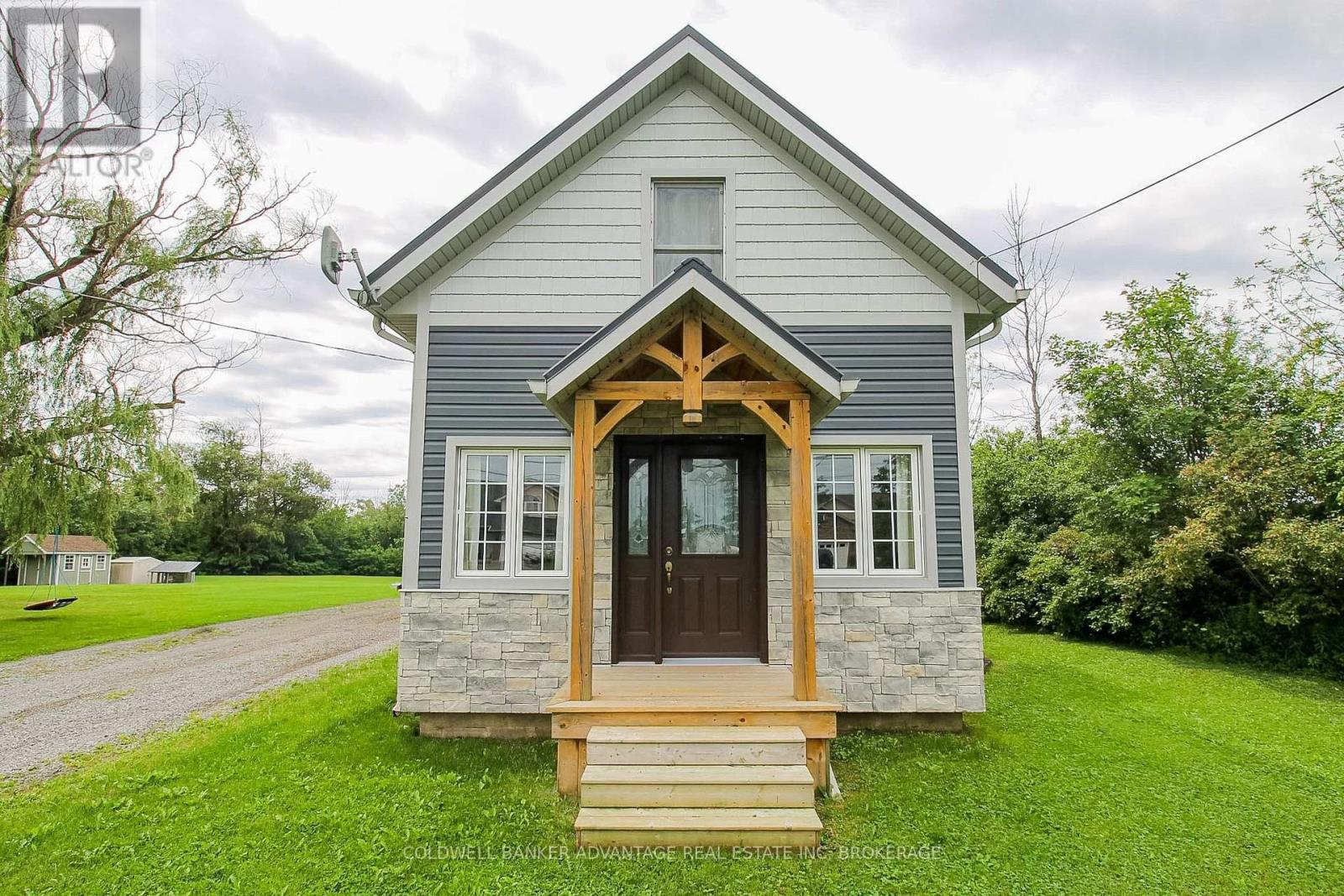 3747 BOWEN ROAD - 6