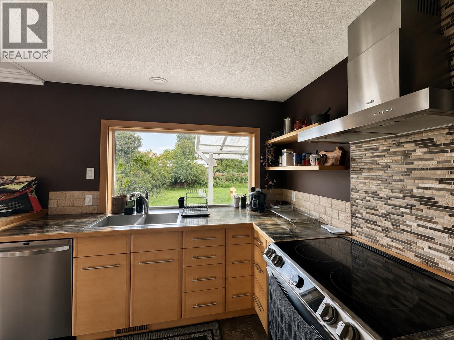 3672 BROADWAY Avenue, Smithers