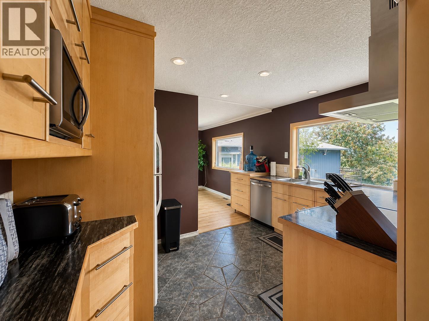 3672 BROADWAY Avenue, Smithers