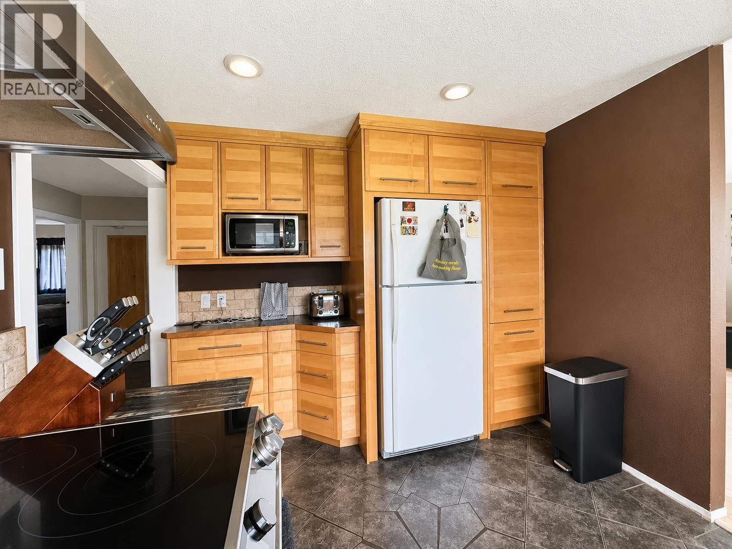 3672 BROADWAY Avenue, Smithers
