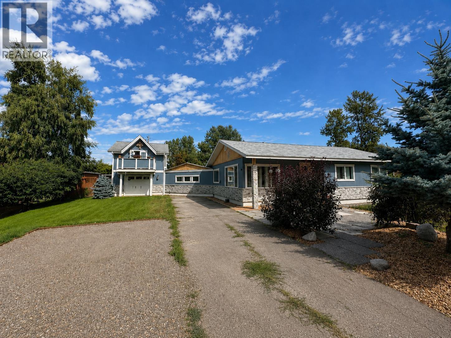 3672 BROADWAY Avenue, Smithers