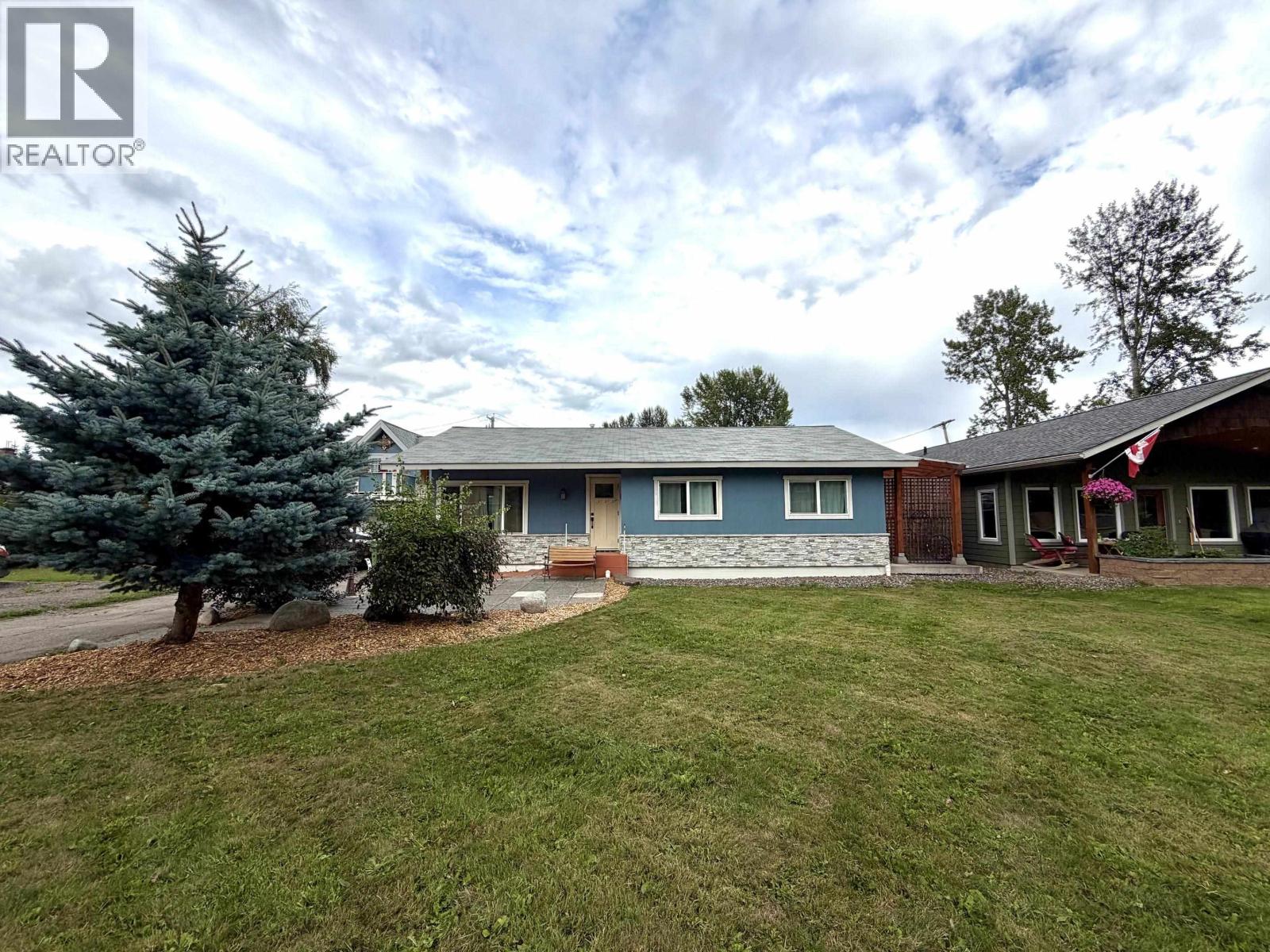 3672 BROADWAY Avenue, Smithers