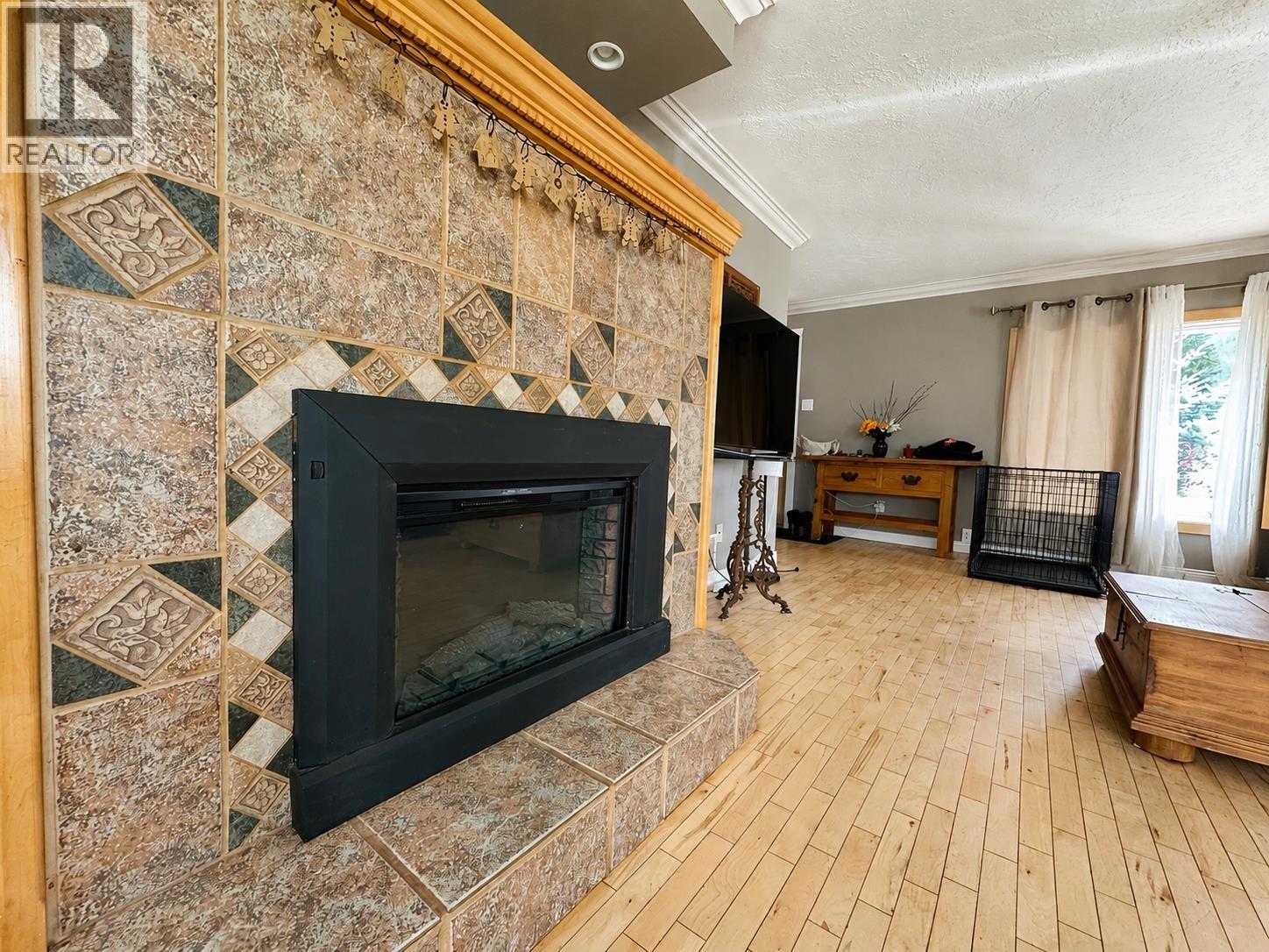 3672 BROADWAY AVENUE - 9