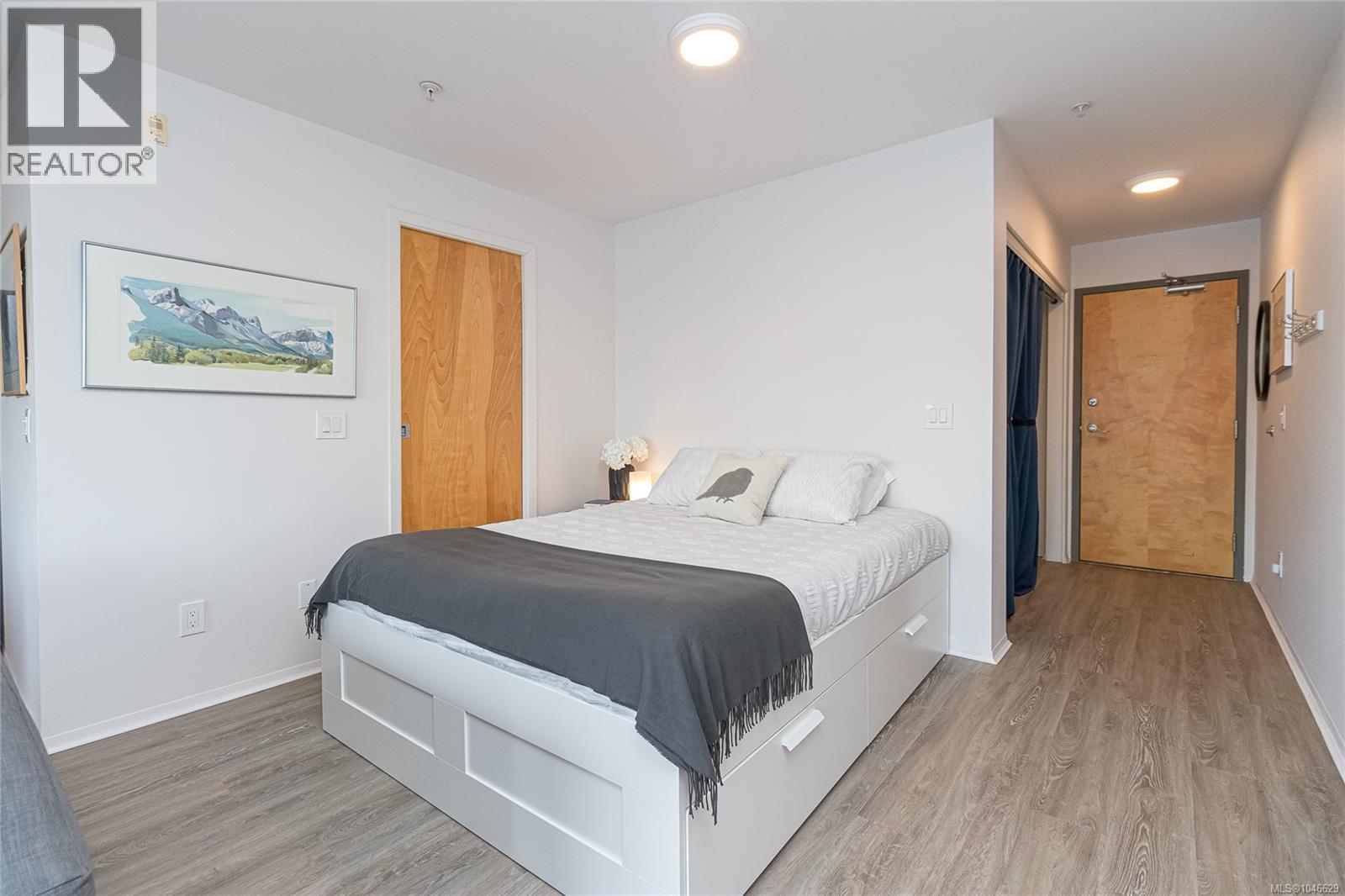 #303 932 Johnson St - 10