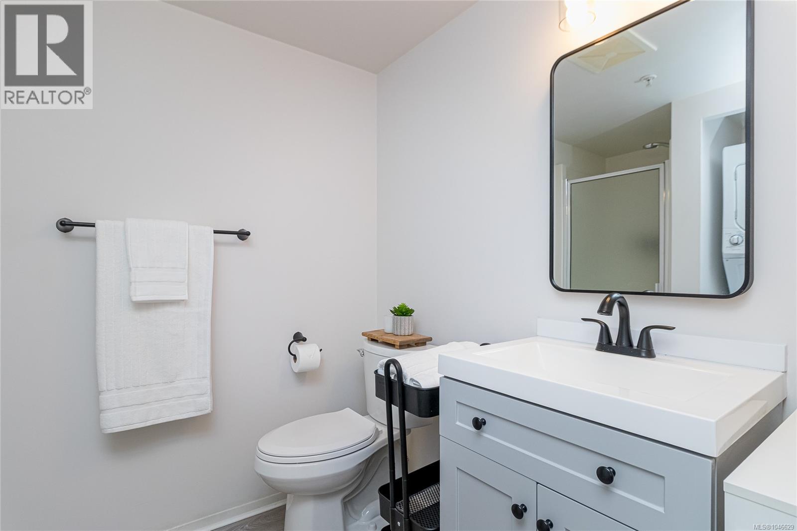 303 932 Johnson Street, Victoria