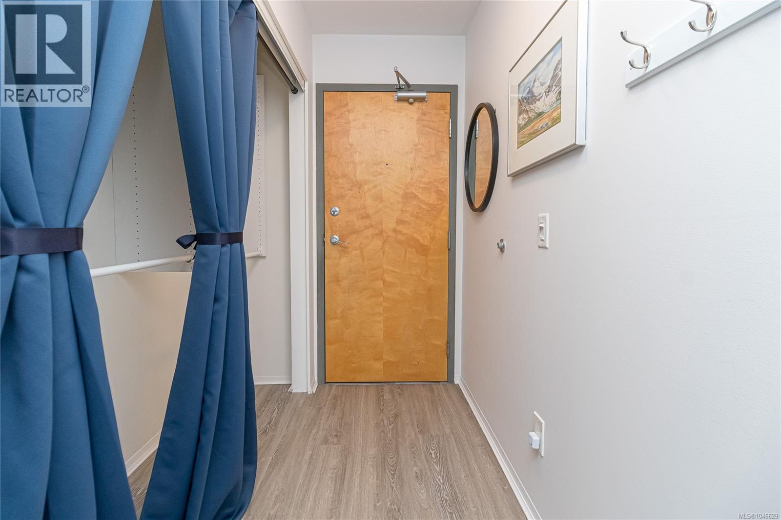 303 932 Johnson Street, Victoria