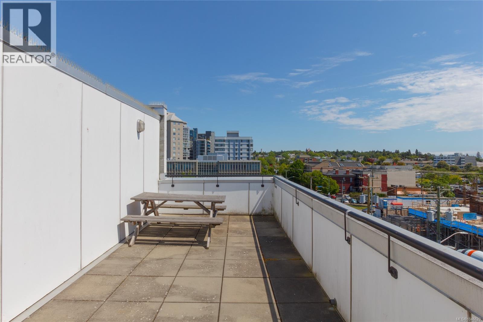 303 932 Johnson Street, Victoria