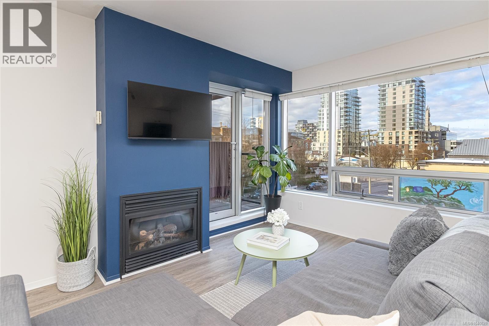 303 932 Johnson Street, Victoria