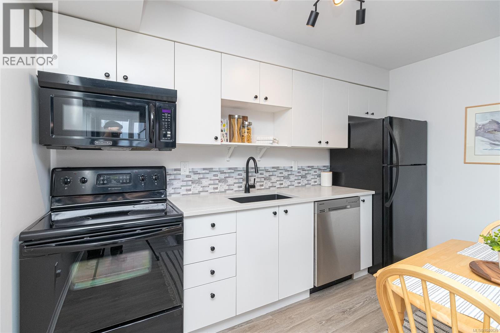 #303 932 Johnson St - 4