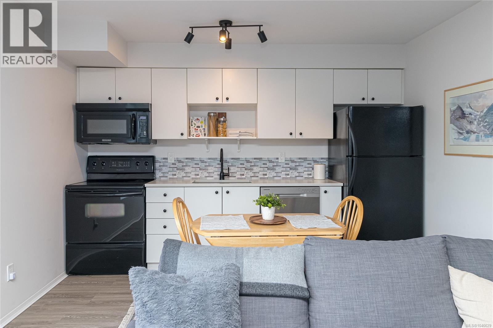 303 932 Johnson Street, Victoria