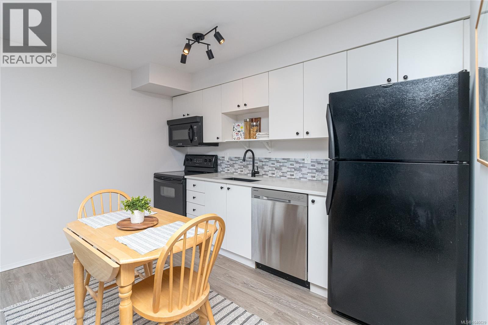 #303 932 Johnson St - 7