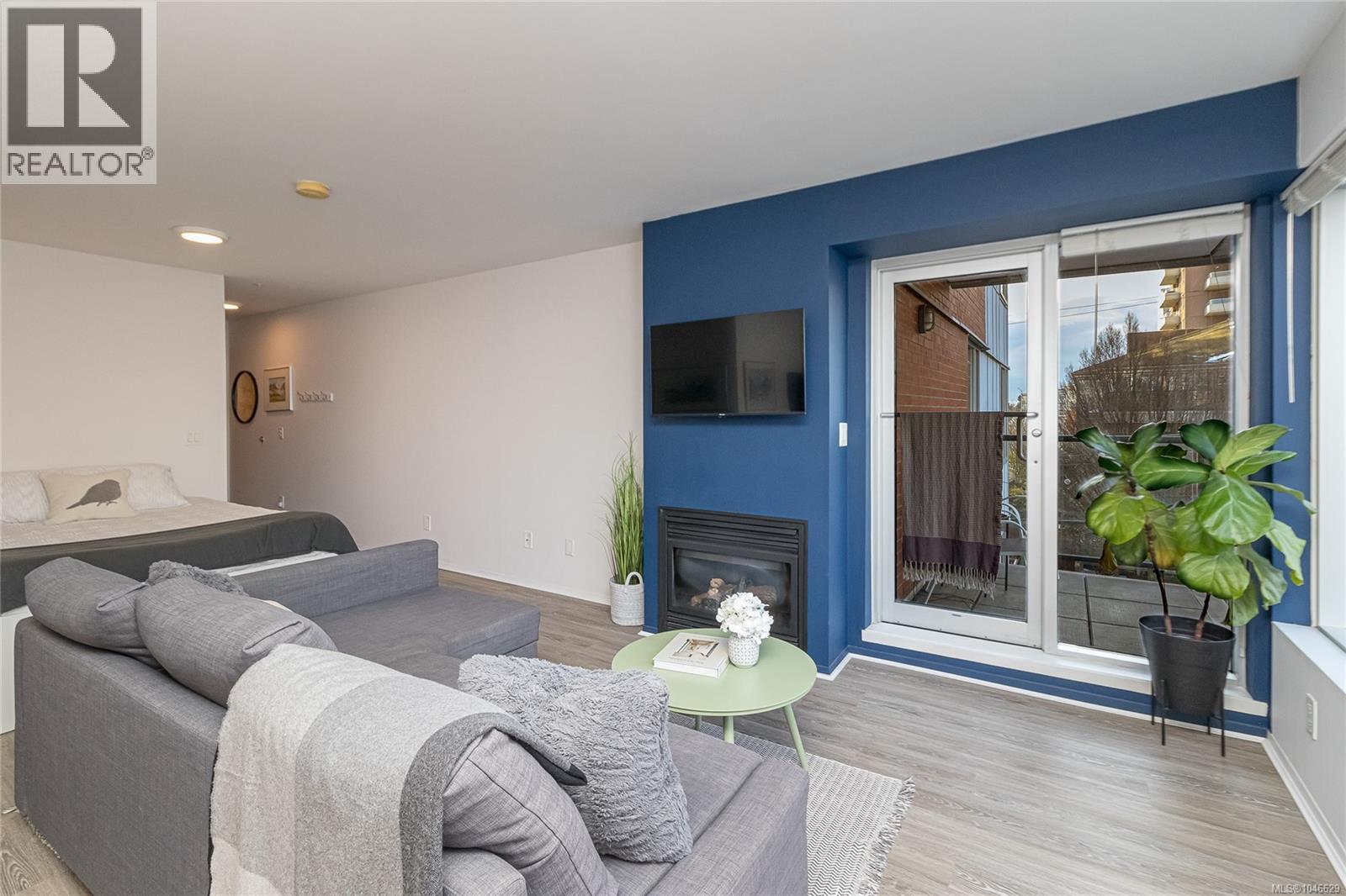 303 932 Johnson Street, Victoria