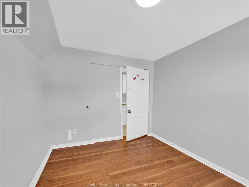 1153 UNIVERSITY - 19
