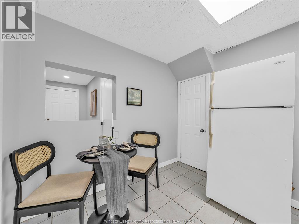 1153 UNIVERSITY - 5