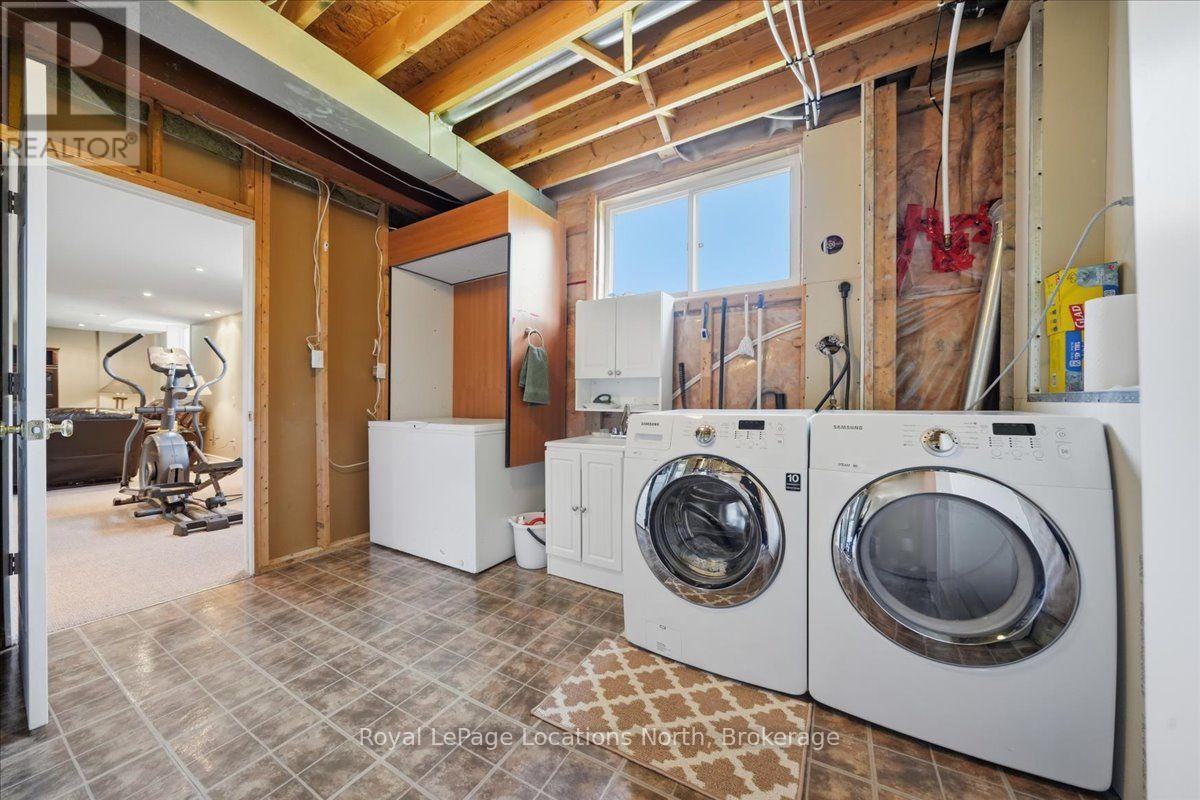 402 RAMBLEWOOD DRIVE - Image 31