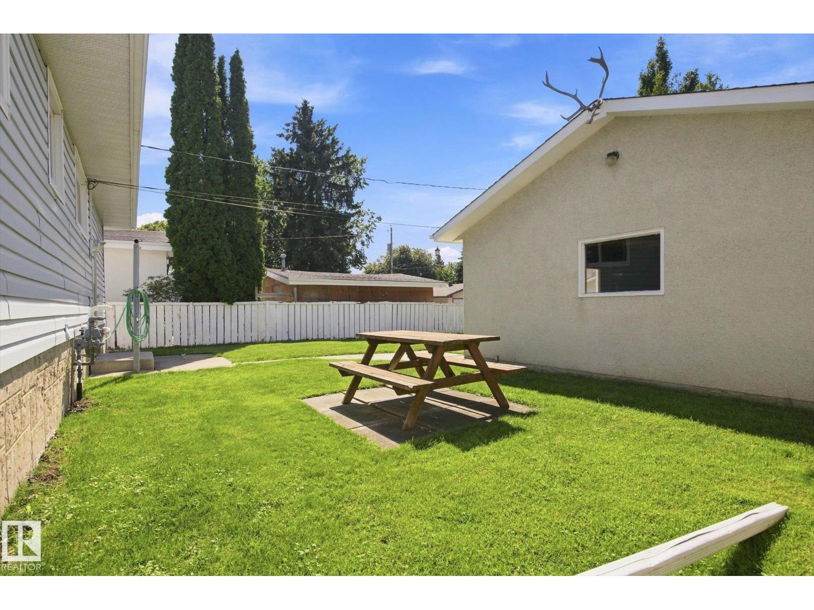 16111 88A AV NW - 32