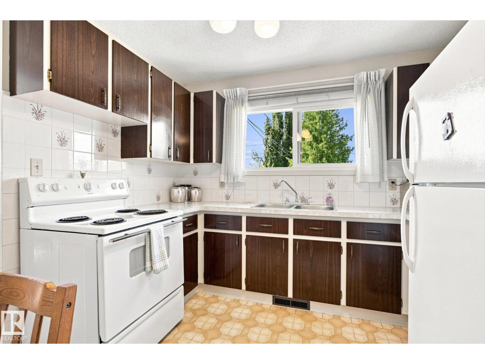 16111 88A AV NW - 9
