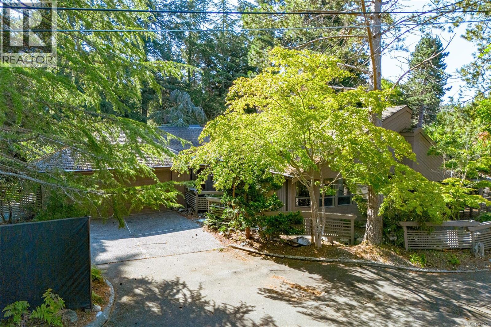  2680 Arbutus Road, Saanich