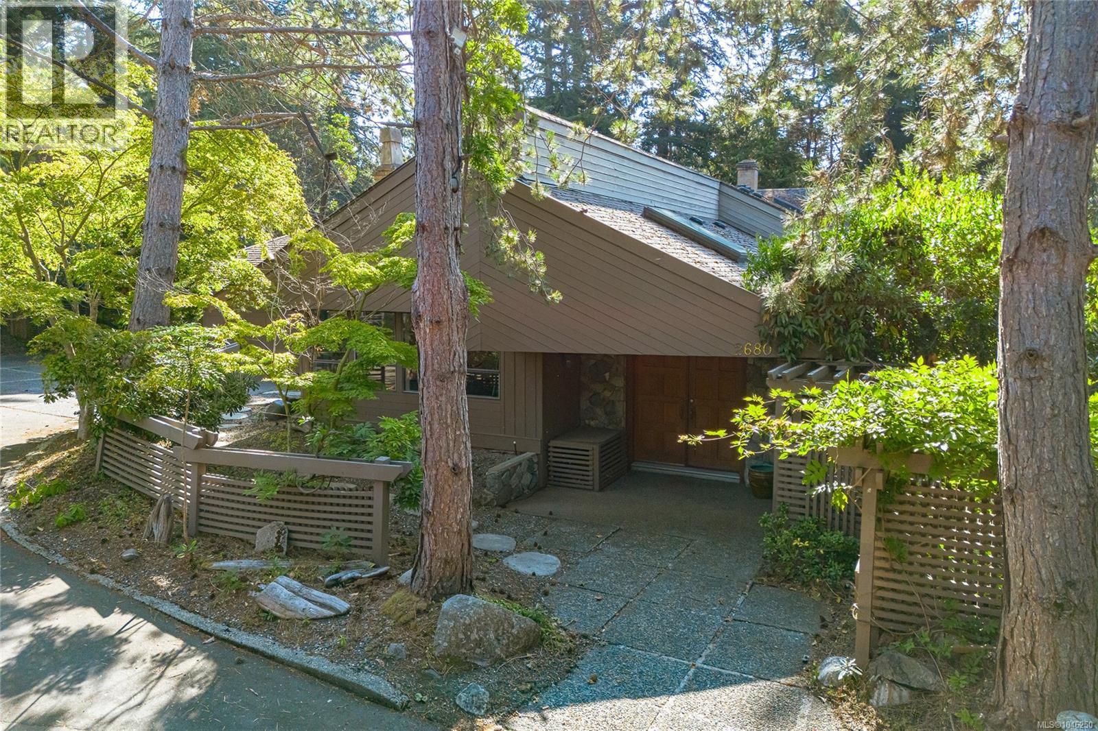  2680 Arbutus Road, Saanich