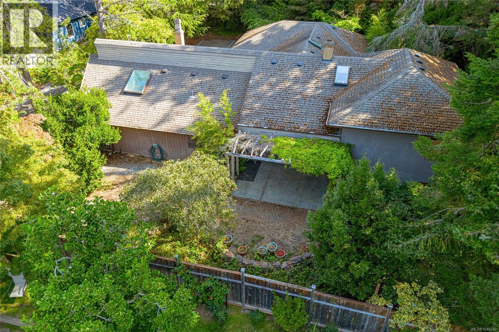  2680 Arbutus Road, Saanich