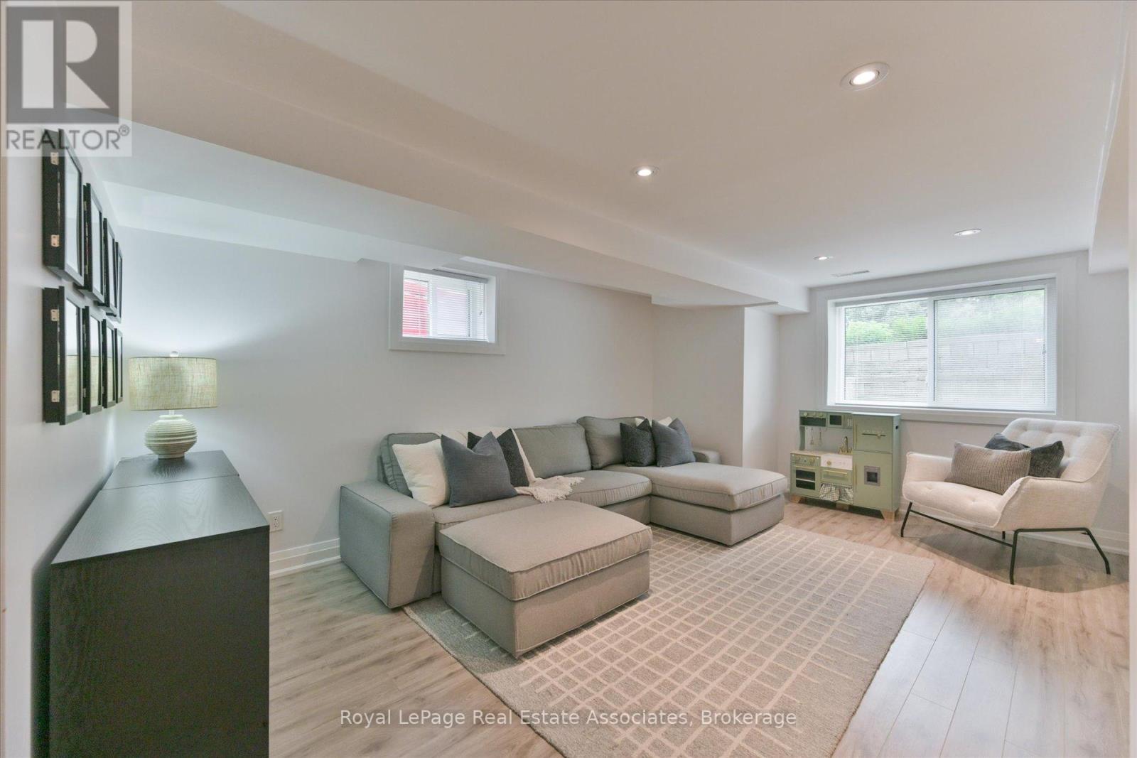 41 ASHBOURNE DRIVE - 26