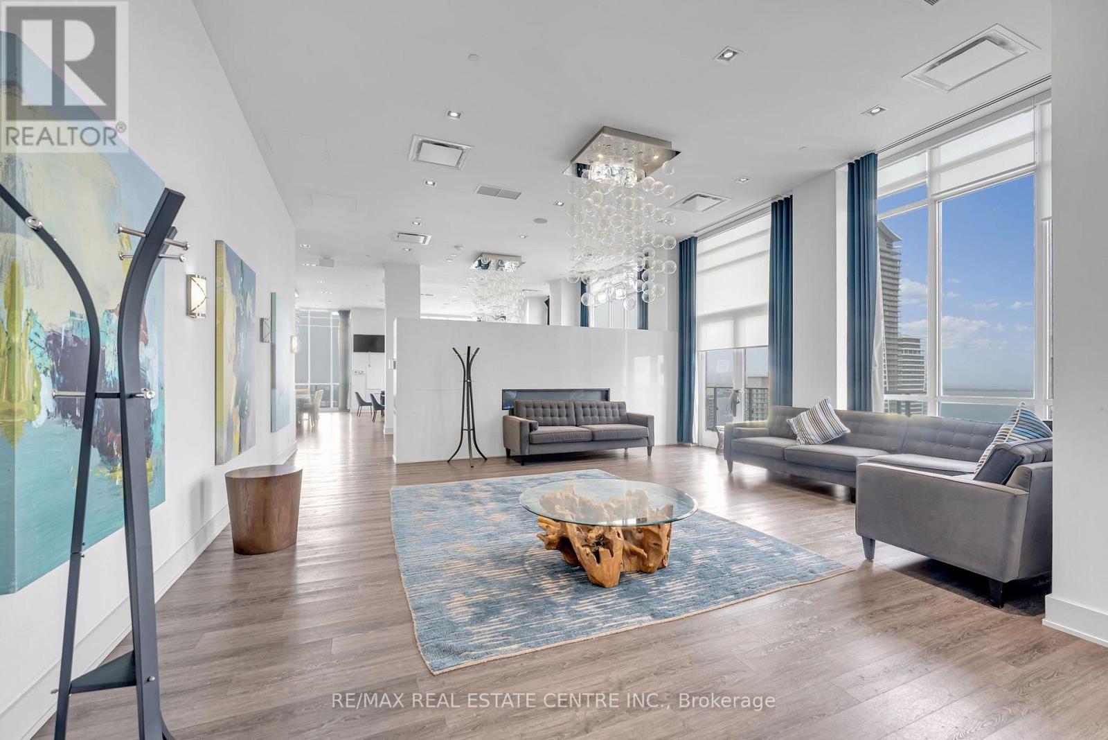 #809 10 PARK LAWN ROAD - 38