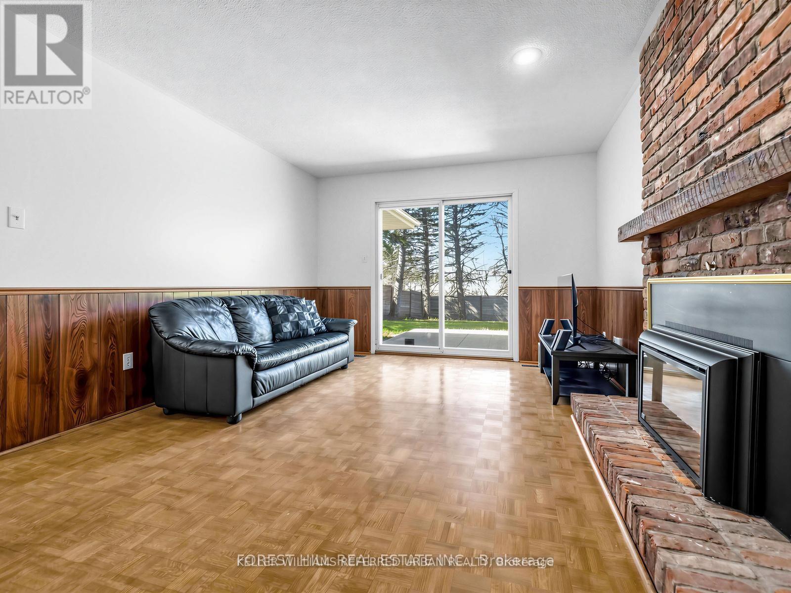 32 SADDLETREE DRIVE - 10