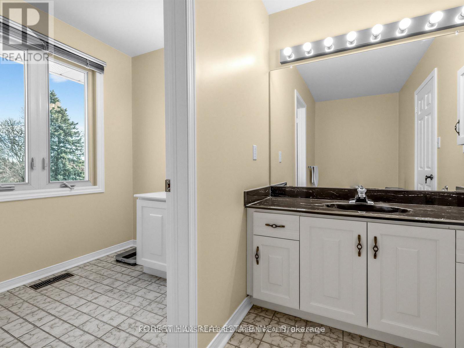 32 SADDLETREE DRIVE - 18