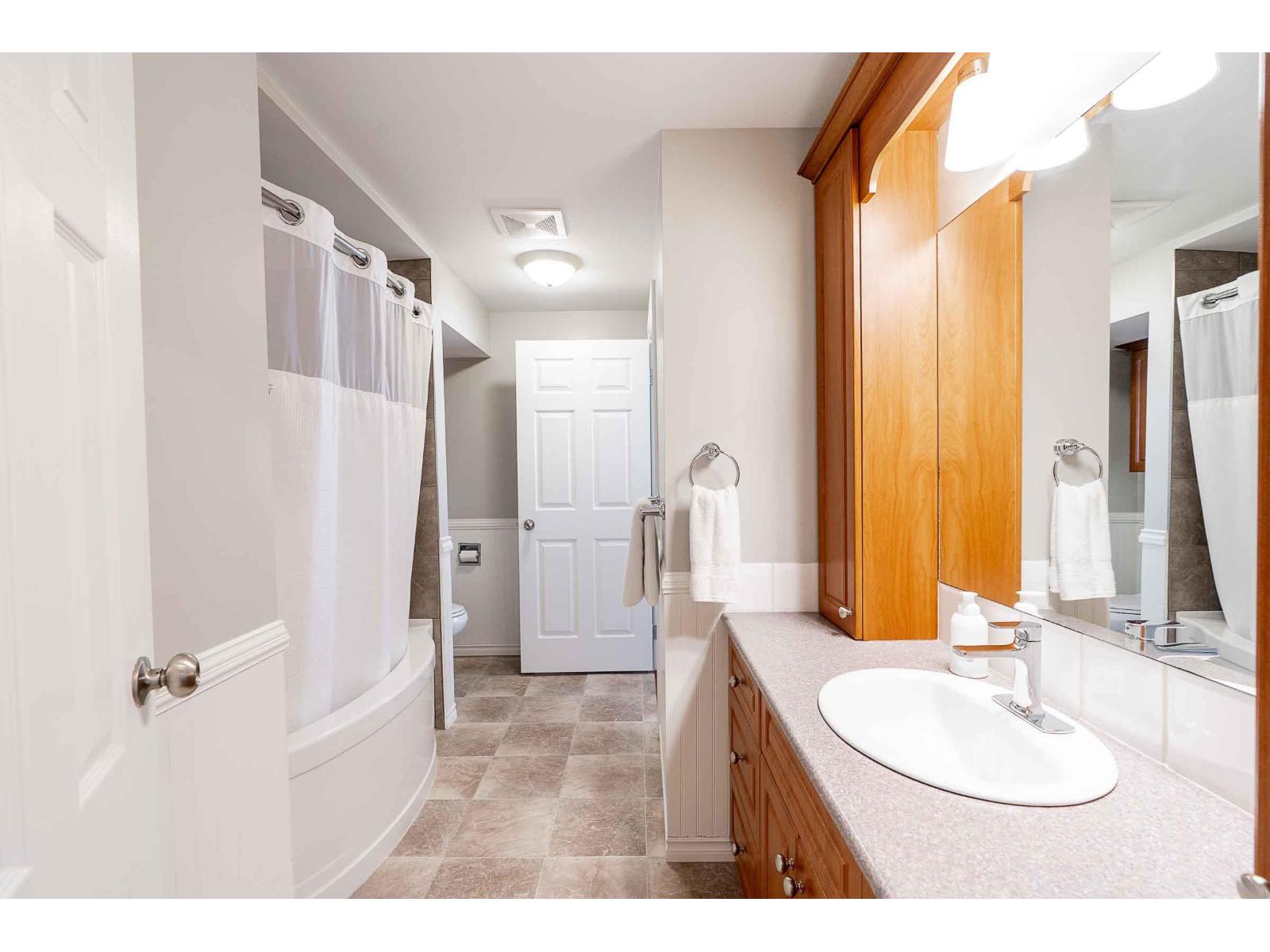 6 Bed, 3 Bath House for Sale in Surrey – 8129 HARVIE ROAD, Surrey – MLS# R3151634 - Image 12