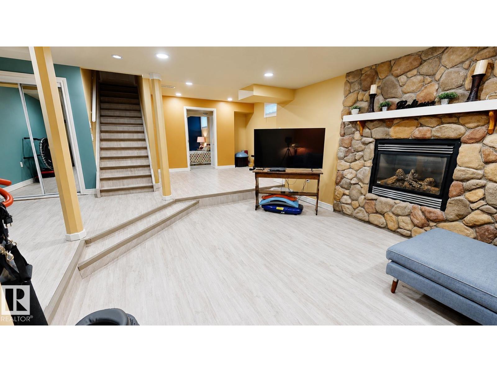 15104 42 AV NW - Image 40