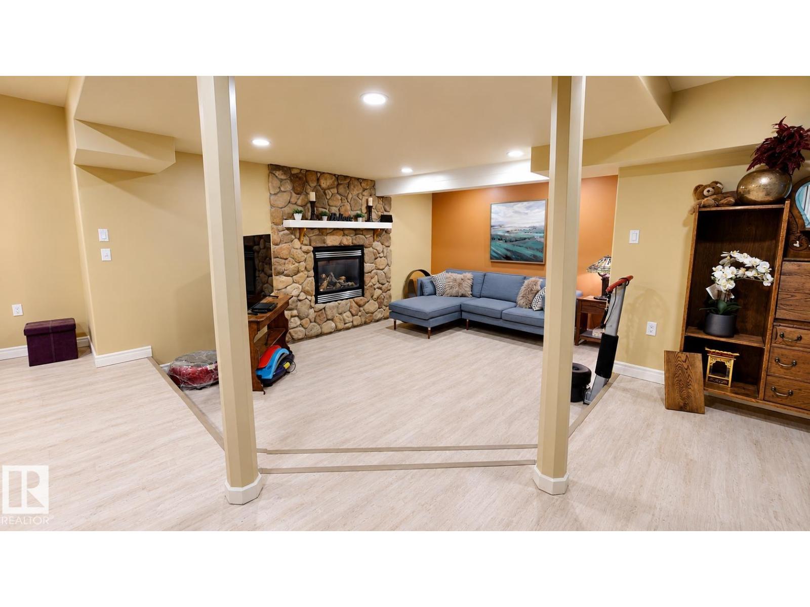 15104 42 AV NW - Image 39