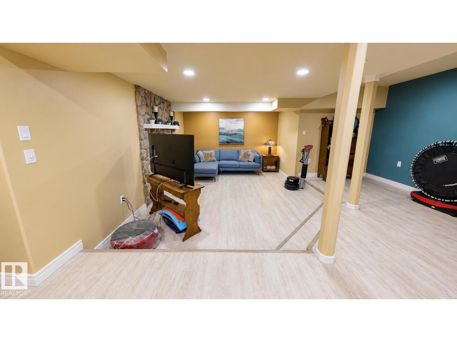 15104 42 AV NW - Image 41