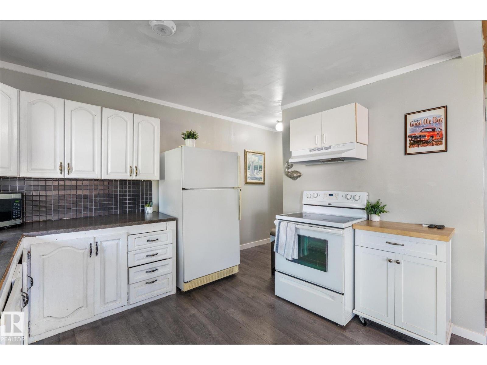 4812 59 ST - 8