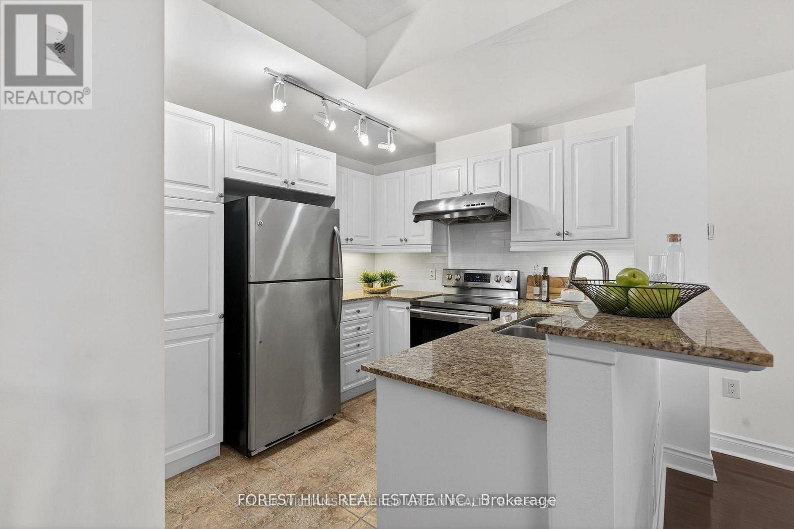 #17 8 BRIGHTON PLACE - 9