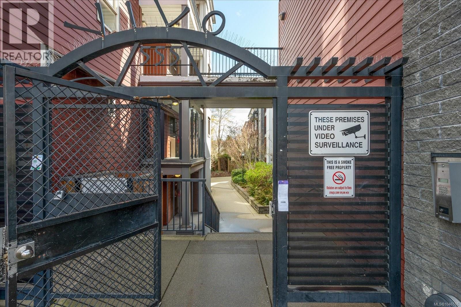 #316 555 Franklyn St - 3