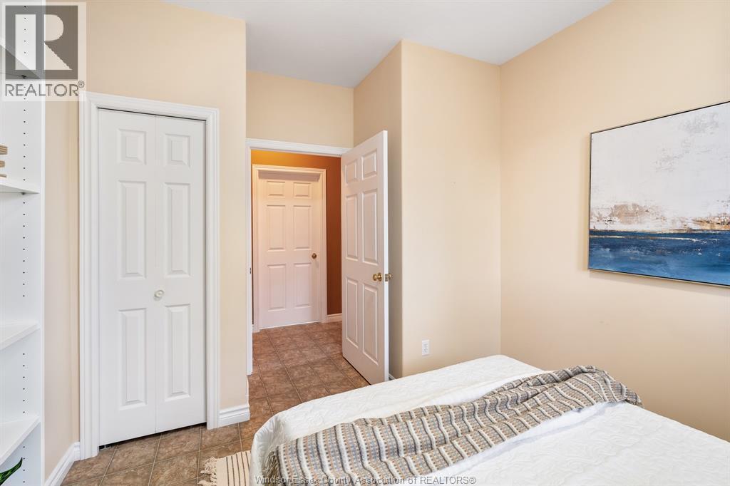 15 OAKGROVE LANE - 20