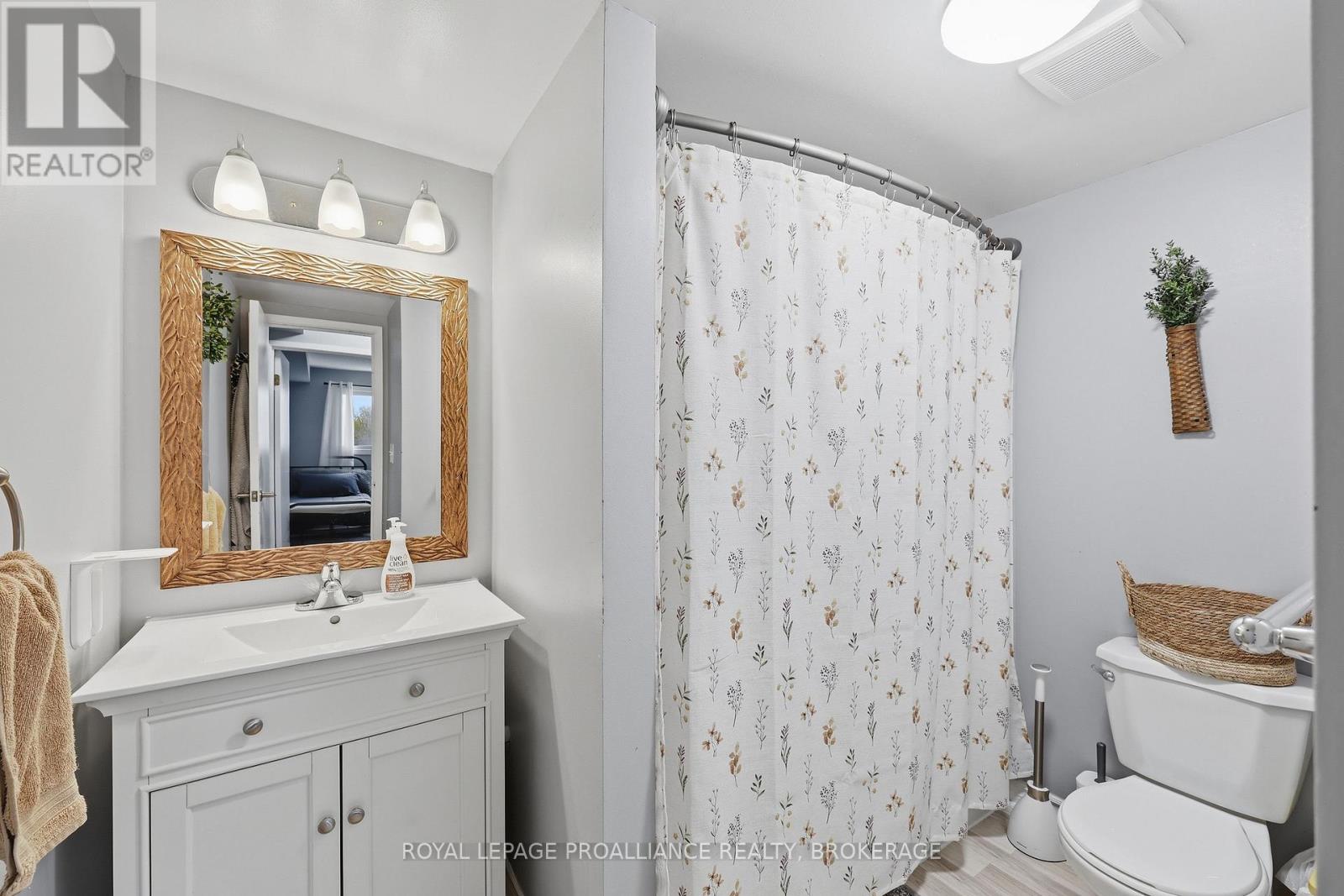#201 580 ARMSTRONG ROAD - 35