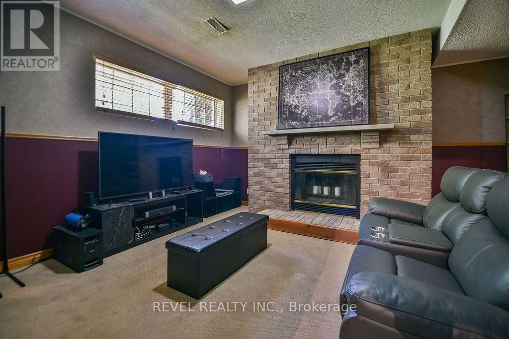 149 GIRDWOOD CRESCENT - 33