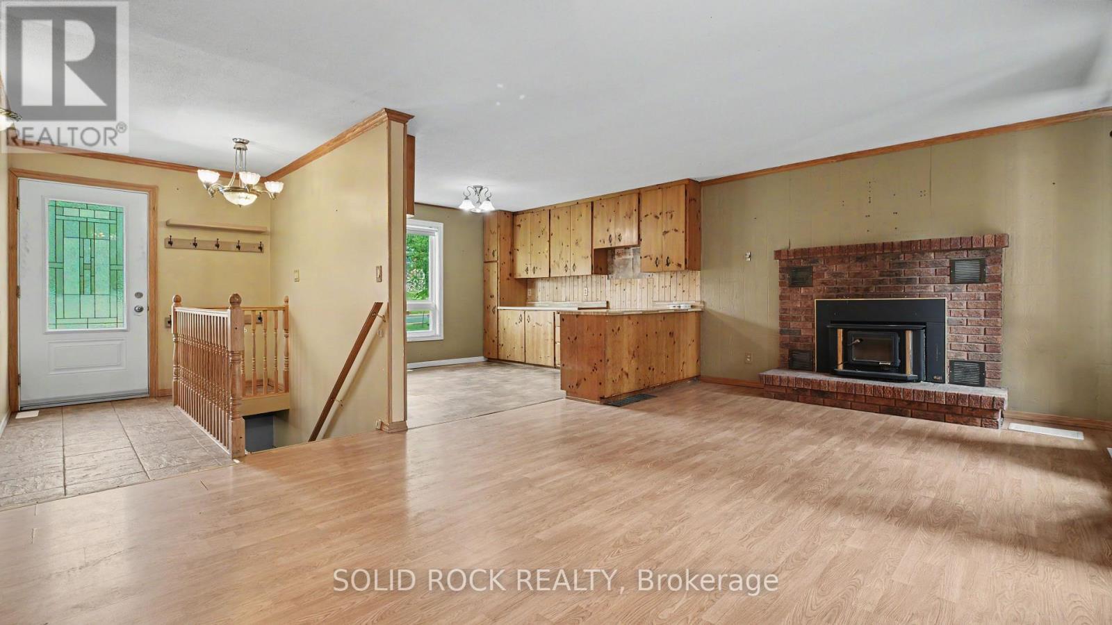 1372 VILLAGE ROAD - 10