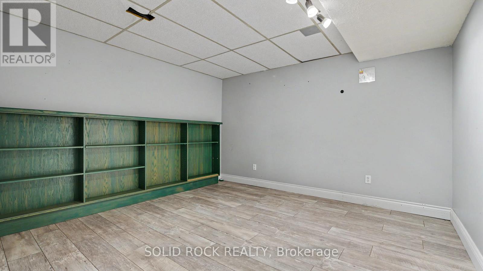 1372 VILLAGE ROAD - Image 27
