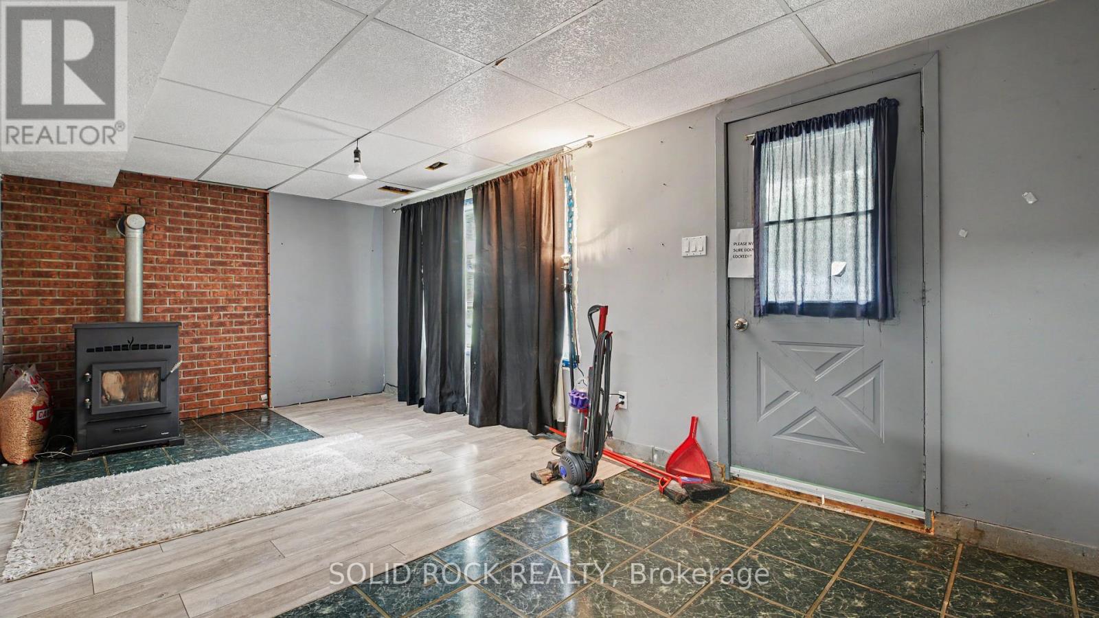 1372 VILLAGE ROAD - Image 31