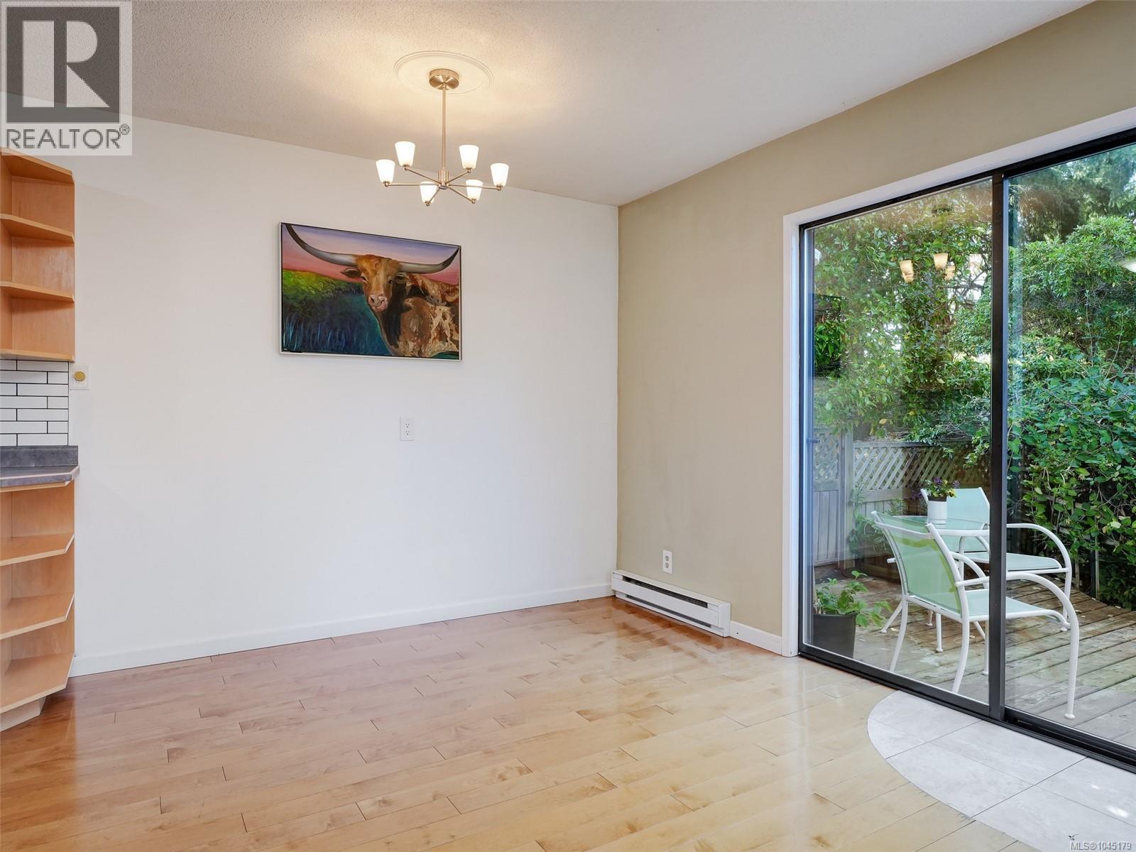 15 1701 McKenzie Avenue, Saanich