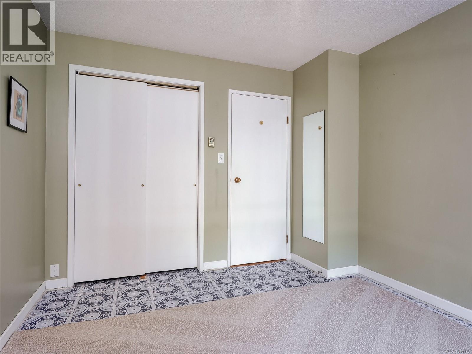 15 1701 McKenzie Avenue, Saanich