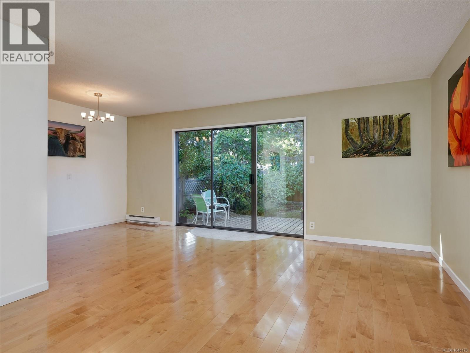 15 1701 McKenzie Avenue, Saanich