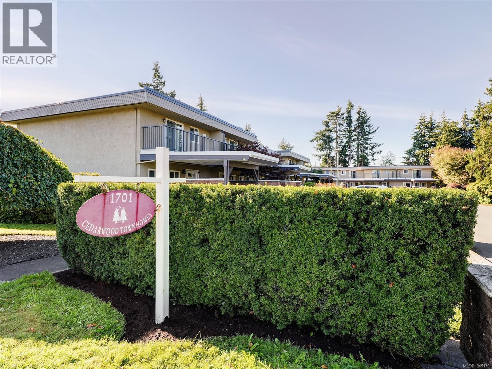 15 1701 McKenzie Avenue, Saanich